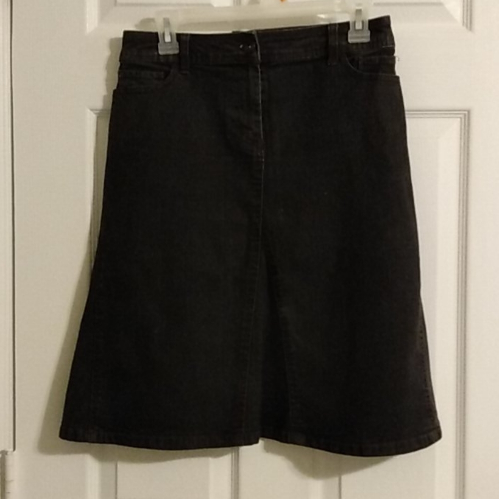 - Women's Contrast black Midi jean skirt size 3